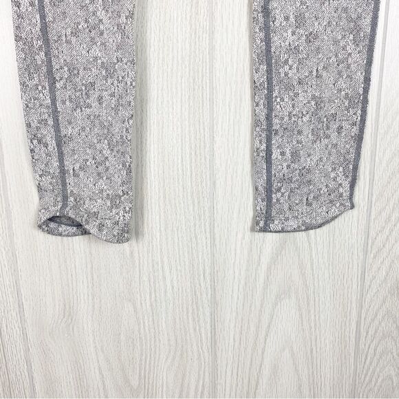 Gymshark | Dry Moisture Management Fleur Gray Legging Size Large - Picture 7 of 10